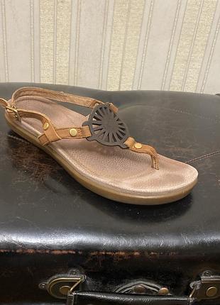 Босоніжки ugg