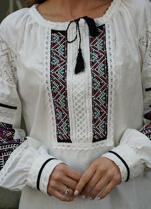Жіноча вишиванка