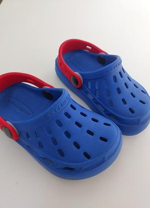 Сандалі пляжні крокси