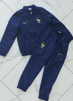 Спортивный костюм nike на мальчика.