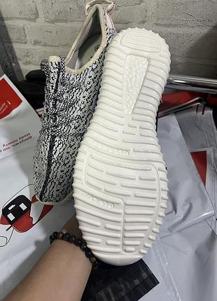 Легкі літні кросівки, розмір 44 та 45, білого кольору,