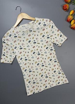 Квіткова футболка
