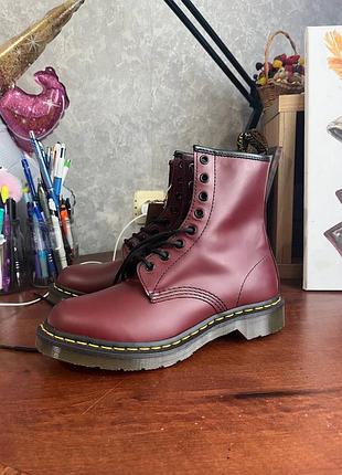Женские сапоги dr.martens 1460 новые оригинал, размер 39. продаются с биркой, но без коробки.