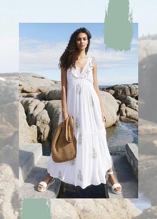 Сукня біла з вишивкою