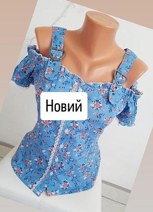 Топ блакитного кольору з принтом від бренду esmara