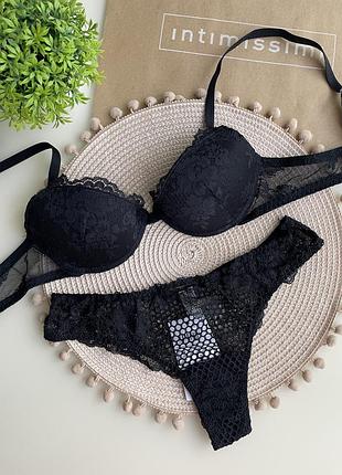 Комплект від італійського бренду intimissimi