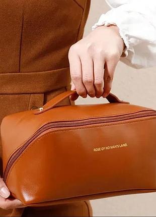 Вместительная косметичка с диагональной застежкой cosmycase, коричневая