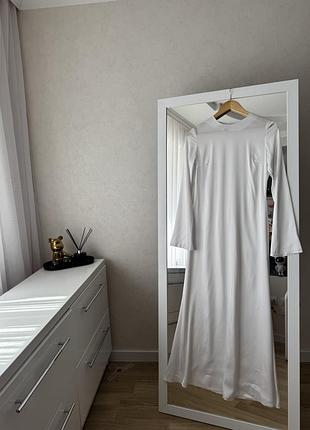 Молочна вечірня сукня жіноча - однотонна максі, ніжна і витончена