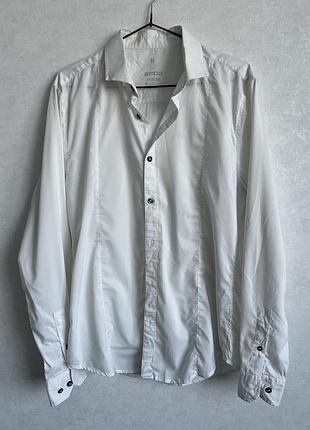 Біла чоловіча сорочка