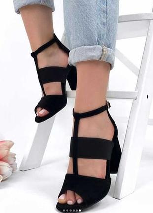 Шикарні босоніжки 40 розміру