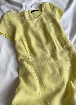 Яскрава лляна сукня