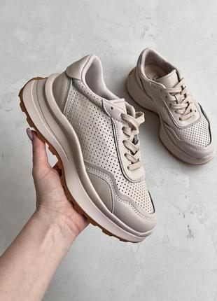 Кроссовки женские  с перфорацией натуральная кожа