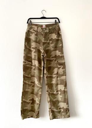 Камуфляжные джинсы карго кроя wide leg riverr island