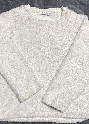 Жіночий молочний пухнастий светр джемпер