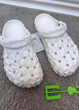 Крокси сабо crocs crocs classic geometric white білі лідер продажів crocs