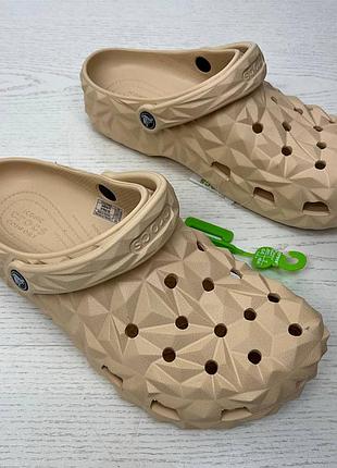 Crocs classic geometric shiitake крокси сабо crocs crocs classic geometric shiitake
