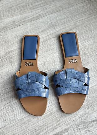 Шльопанці zara