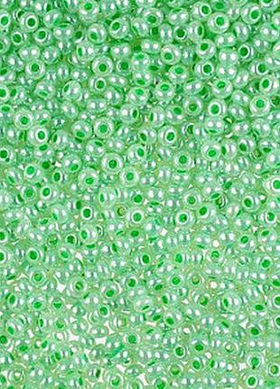 Бісер перламутровий блідо-зелений 10 г, no10