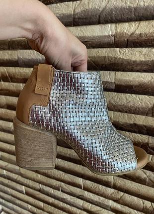 Босоніжки жіночі