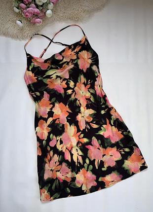 Легка сатинова сукня