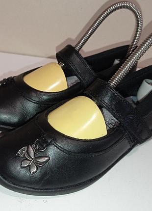 Брендові шкіряні  туфлі clarks.