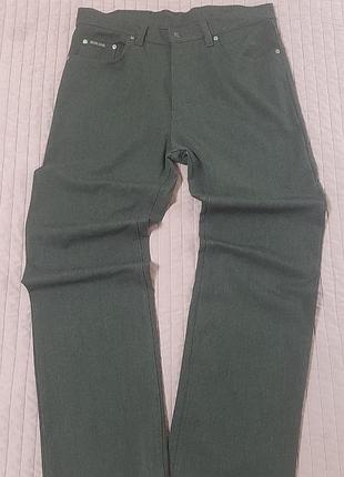 Чоловічі брюки від hugo boss.