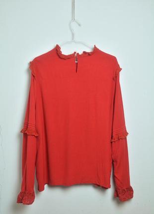 Яркая красная блузка с рюшами и вышивкой рукава клеш праздничная скидки 1+1=33 фото