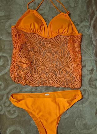 Яскравий купальник