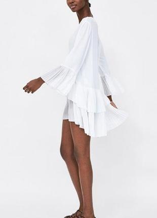 Белое шифоновое платье-туника с юбкой-плиссе
