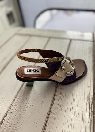Босоніжки на невеличкому каблучку,kenzo, на ніжку 25.5 см,розмір 39,жодного разу не одягала