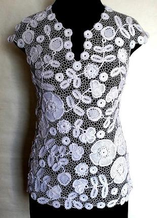 Блуза связана крючком в технике ирландского кружева