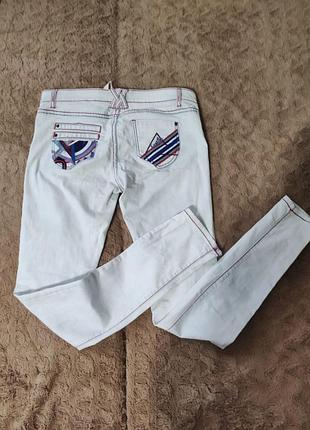 Стильные брендовые белые джинсы италия