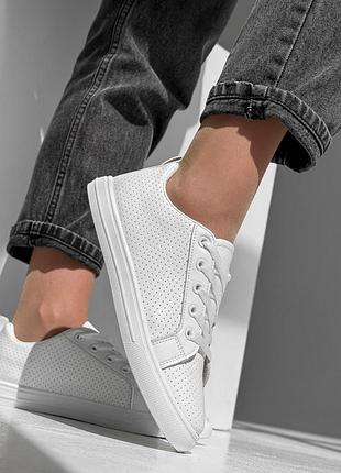 Жіночі білі кеди перфорація
