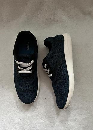 Кроссовки фирмы crocs m9 размера (наш 41-42) по стельке 27,5 см.