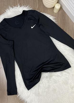 Чорний спортивний лонгслів від nike