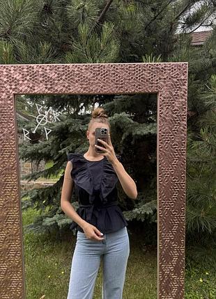 Елегантна блуза з рюшами