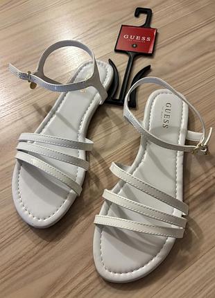 Жіночі сандалії guess  білі 38 р