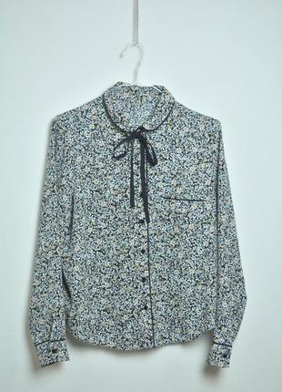 Блуза рубашка в цветочный принт с воротником и бантиком скидки 1+1=3
