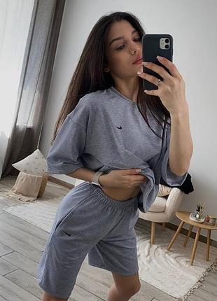 Костюм в базовых цветах
