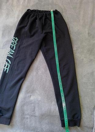 Детские черные спортивные штаны с надписью на 8 - 9 лет