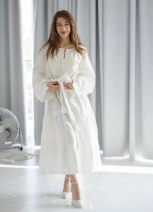 Женское белое платье вышиванка миди, платье с вышивкой белыми нитями с поясом