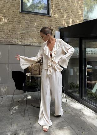 Костюм топ блуза с воланами и брюки из крепа