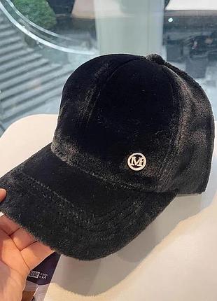 Зимняя женская кепка