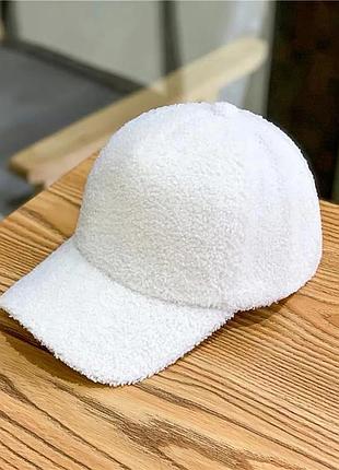 Зимняя женская кепка