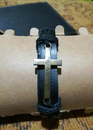Мужской браслет из кожи крест