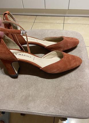 Шикарні босоніжки