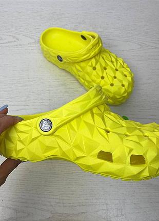Крокси сабо classic geometric acidity унісекс крокси сабо crocs crocs classic geometric acidity2 фото