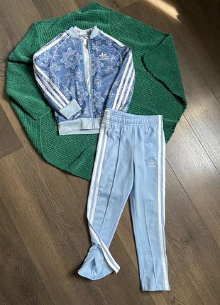 Блакитний оригінальний спортивний костюм adidas 4-5 років