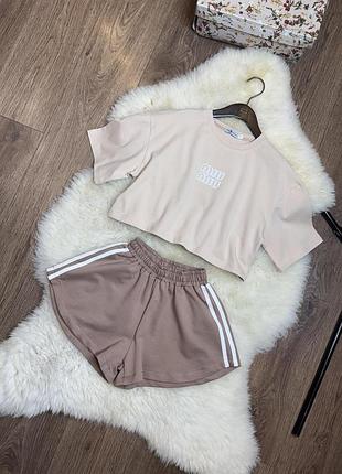 Стильний літній костюм для дівчат