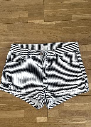 Класні стильні шорти!